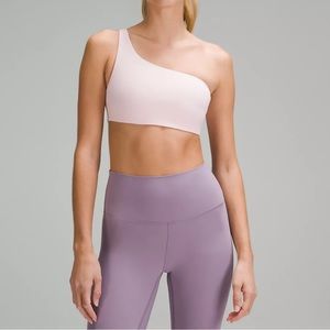 Ribbed Nulu Asymmetrical Yoga Bra
Light Support